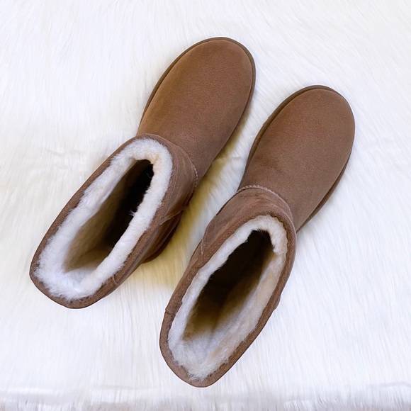 UGG Men’s Classic Short Chestnut Boots size 10 NWOT N BOX$$$145.00$$$ main image 7